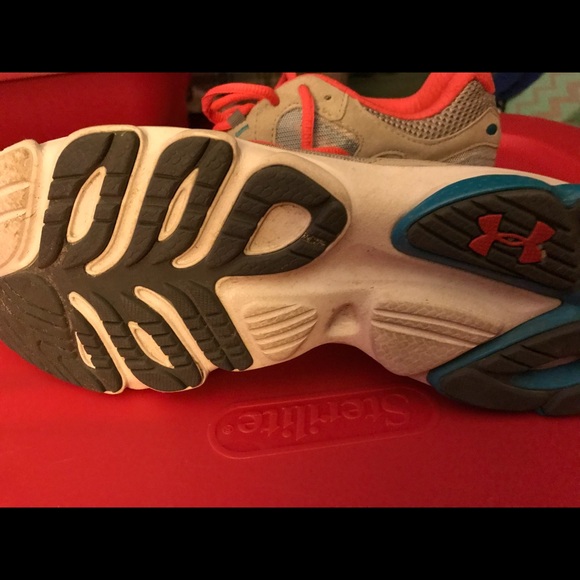 Under Armour size 9 - Picture 4 of 4